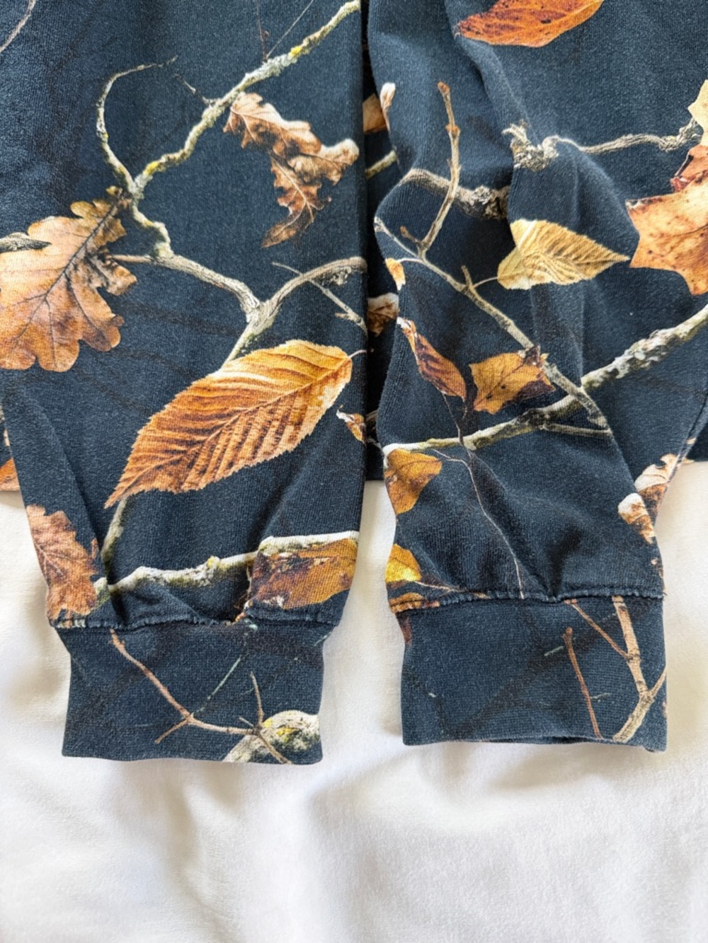Molo Ruben Long Sleeve Tee Navy Branch Camo Print Size 12 (152) Kids - Picture 5 of 11